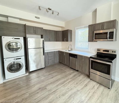 202 - 161 Wellington Street N
