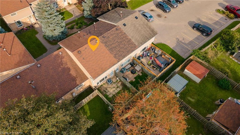 487 Elgin Street N photo 4