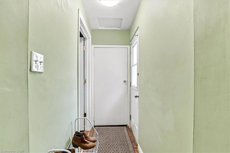 406 Duke Street W