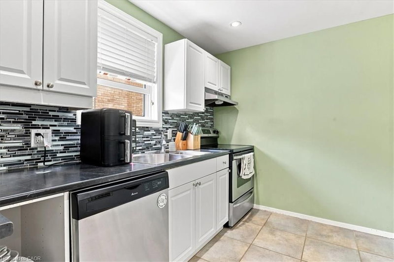 406 Duke Street W