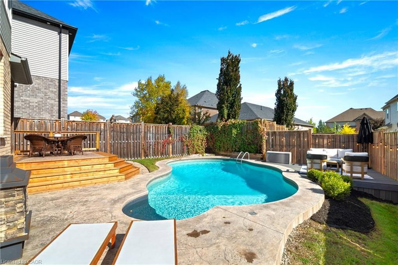43 Frontier Drive photo 2