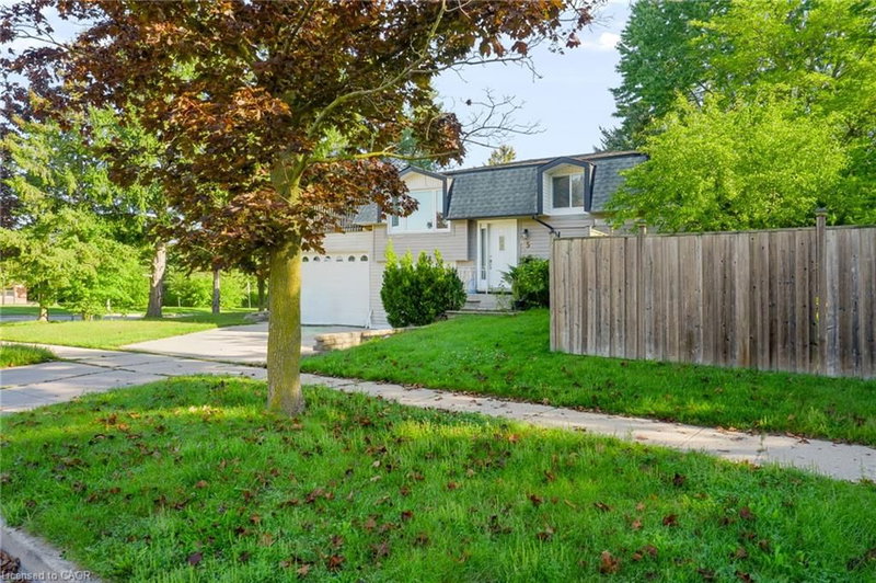 5 Nathaniel Crescent