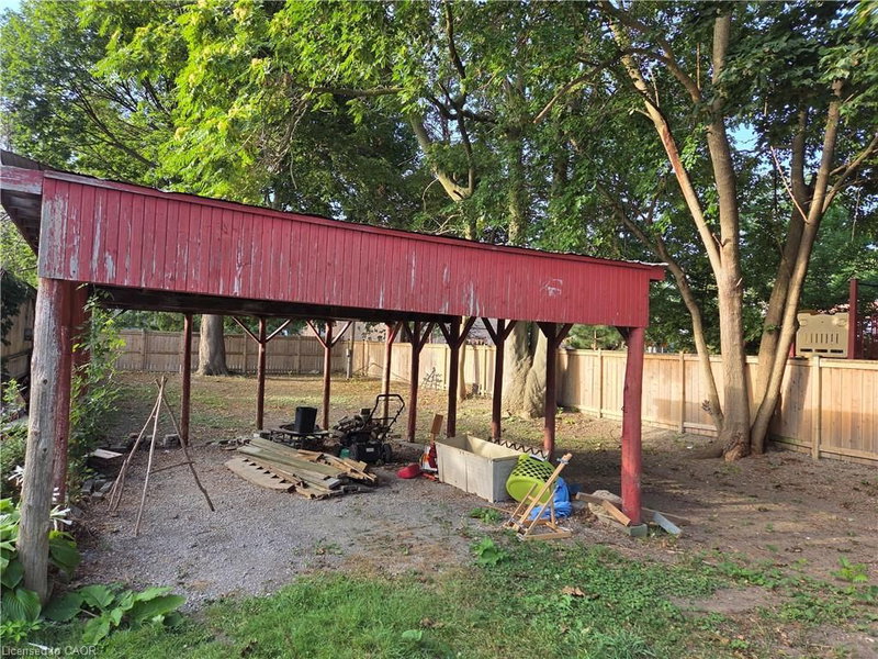 24 Stanley Avenue photo 4
