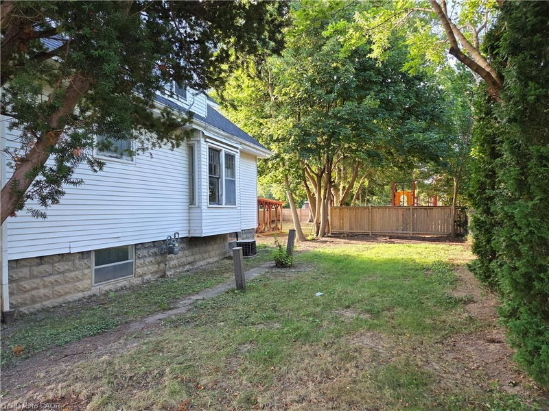 24 Stanley Avenue photo 5