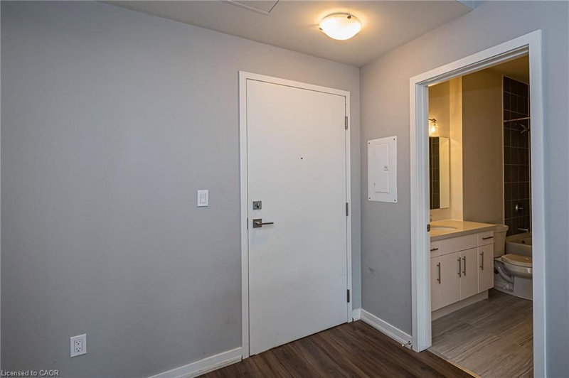 118 - 690 King Street W