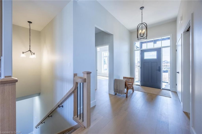 34 Andrew Avenue photo 4