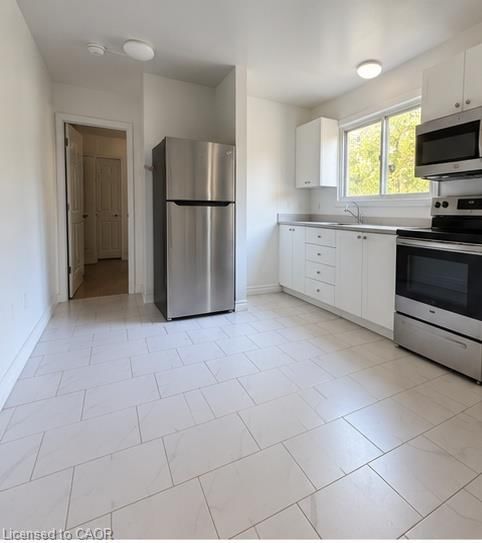 2 - 416 Lancaster Street W