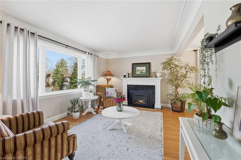 2 Hillier Crescent