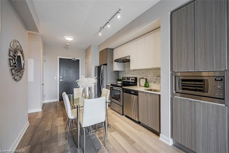 5240 Dundas Street photo 4