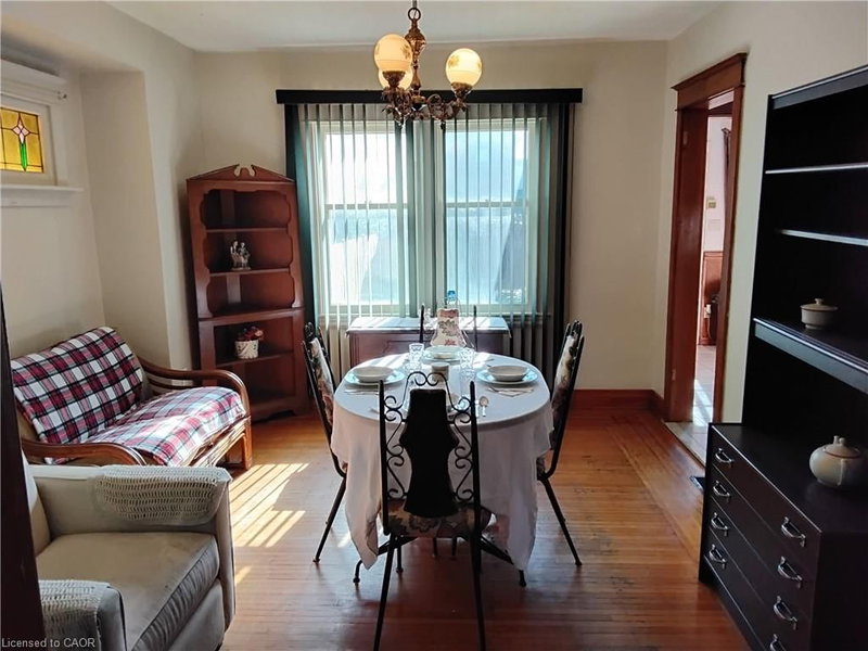 156 Leinster Avenue N photo 5
