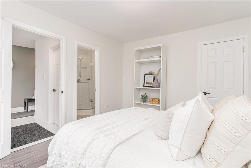 Single Family Residence for sale at 4 Robins Avenue, Hamilton, ON, L8H 4M6 - Crown Point - MLS: 40861663