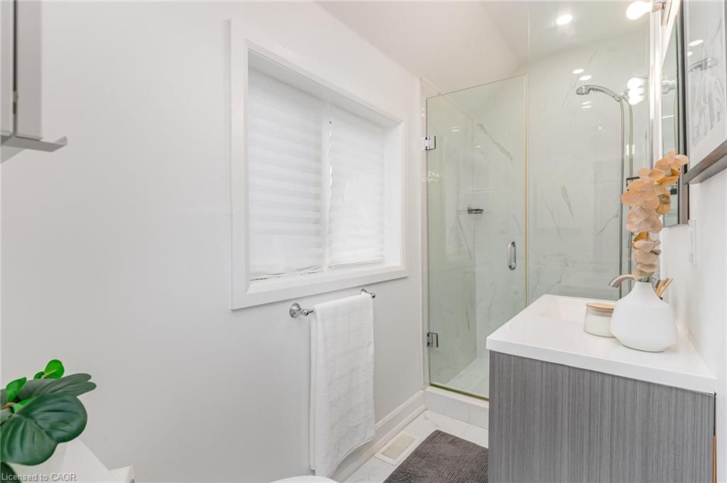 Single Family Residence for sale at 4 Robins Avenue, Hamilton, ON, L8H 4M6 - Crown Point - MLS: 40861663