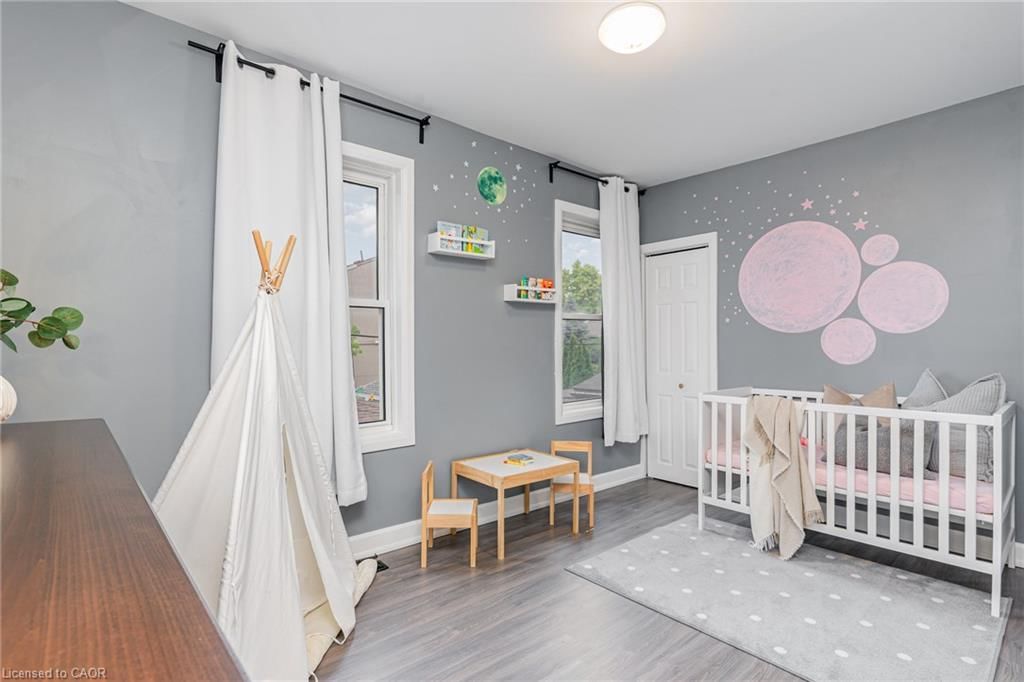 Single Family Residence for sale at 4 Robins Avenue, Hamilton, ON, L8H 4M6 - Crown Point - MLS: 40861663