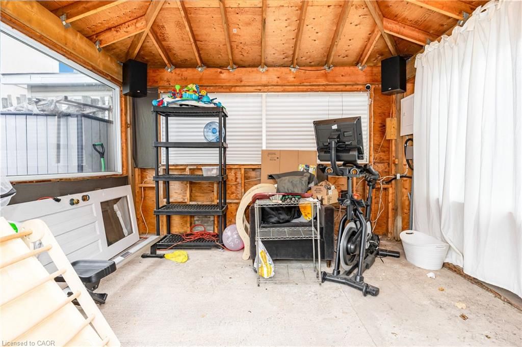 Single Family Residence for sale at 4 Robins Avenue, Hamilton, ON, L8H 4M6 - Crown Point - MLS: 40861663