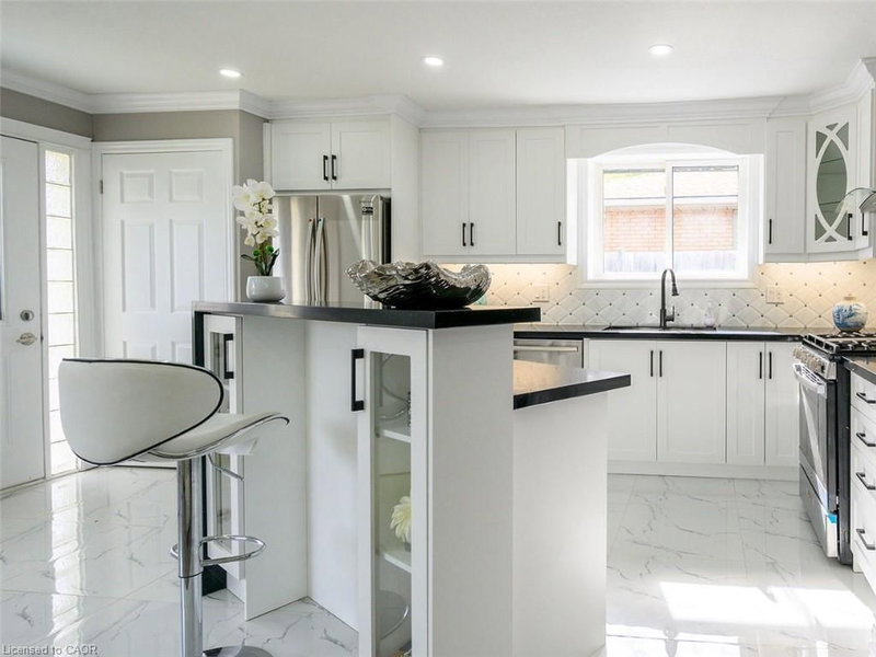 UPPER - 308 Cranbrook Drive