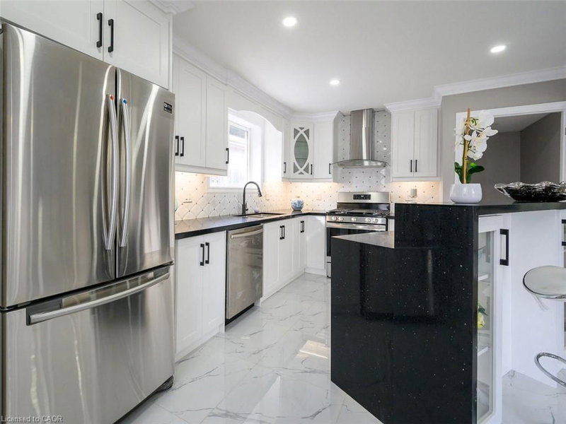UPPER - 308 Cranbrook Drive