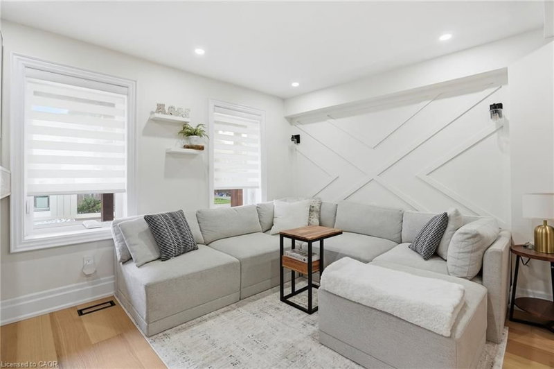 13 Picton Street W photo 5