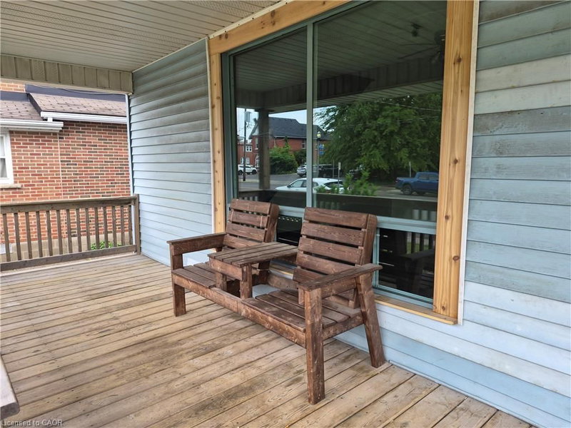 119 Norfolk Street S photo 4