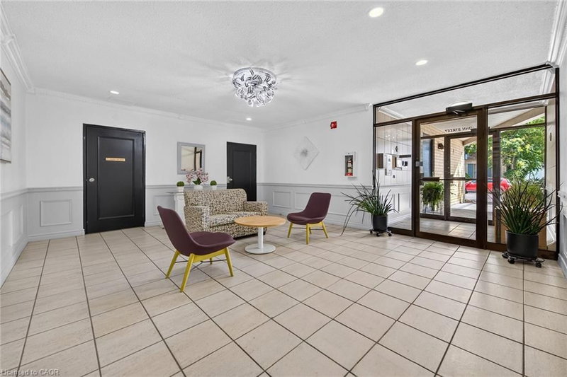 10 John Street W photo 4