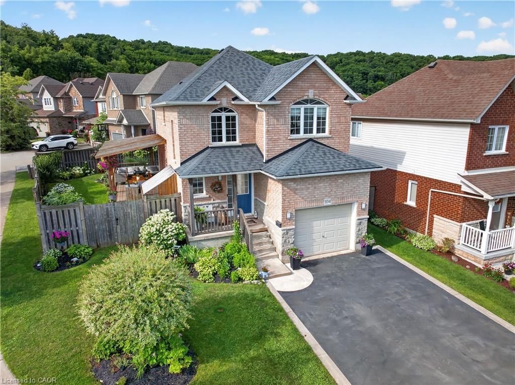Single Family Residence sold at 104 Udell Way, Grimsby, ON, L3M 5N4 - Grimsby East (542) - MLS: 40861839