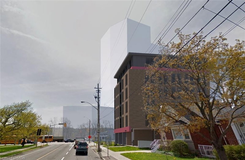 906 Main Street W