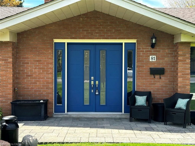81 Thomson Drive photo 4