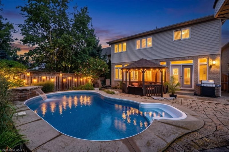 123 Moorland Crescent