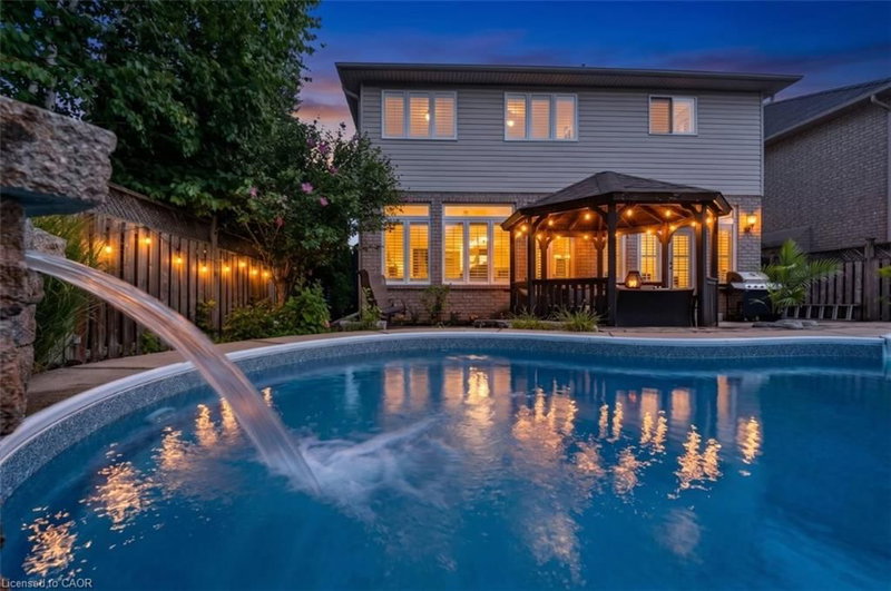 123 Moorland Crescent
