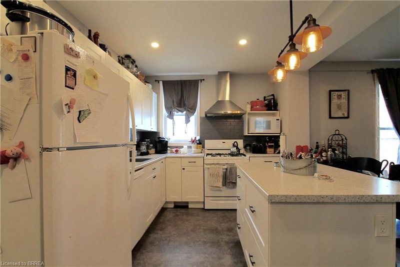 Lower - 125 Norfolk Street S