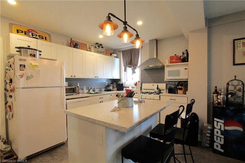 Lower - 125 Norfolk Street S