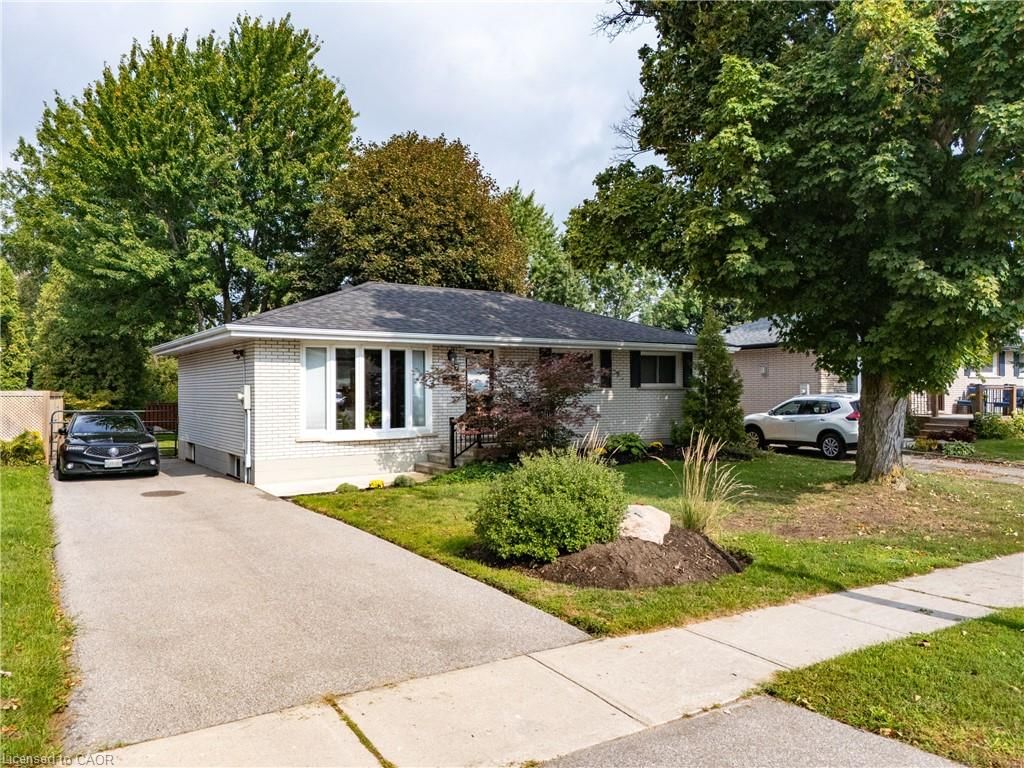 Single Family Residence for sale at 7 Cambridge Drive, Brantford, ON, N3R 5E1 - Mayfair - MLS: 40861931