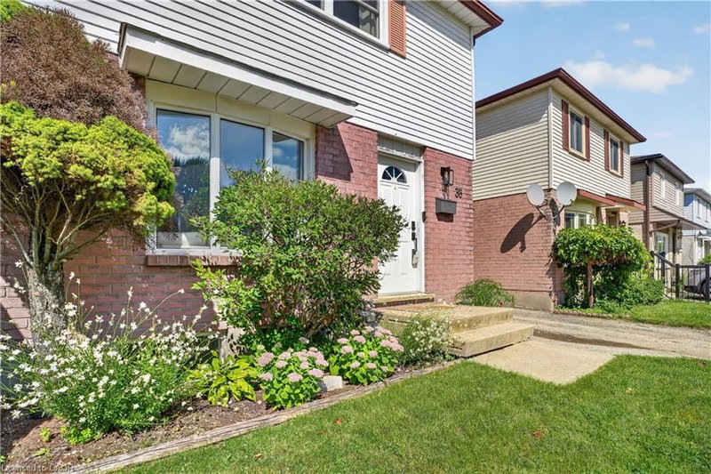 38 Meadow Woods Crescent