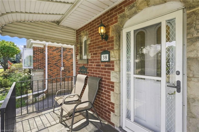 38 Garside Avenue S photo 4