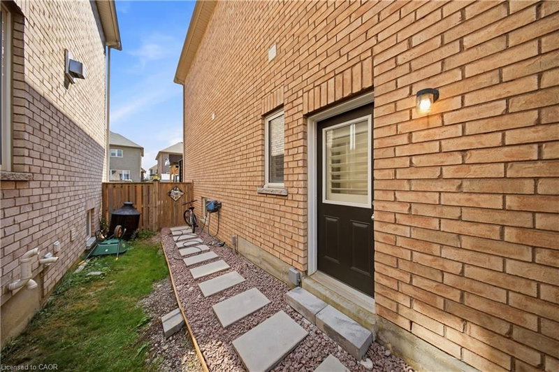 114 Chaumont Drive photo 3