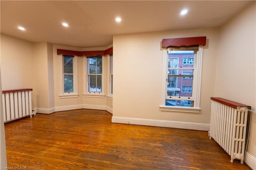 Upper - 105 Erie Avenue, Hamilton 3