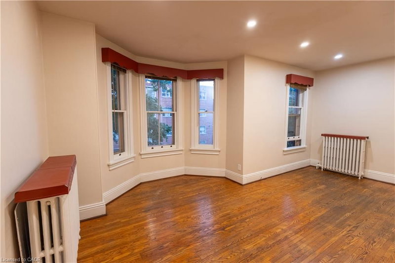 105 Erie Avenue photo 4