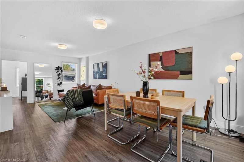 225 Charlton Avenue E photo 4