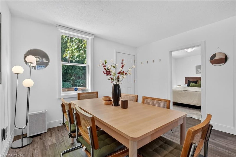 225 Charlton Avenue E photo 5