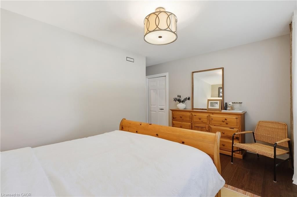 15 Linton Place, Kitchener, view 18