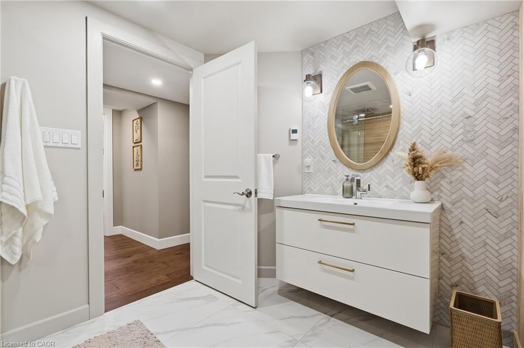 15 Linton Place, Kitchener, view 34