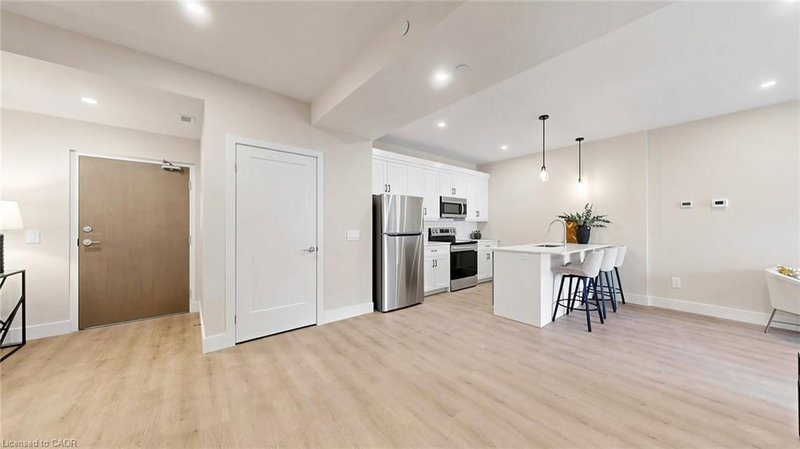 935 Twamley Street W