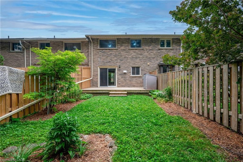 18 Ralgreen Crescent