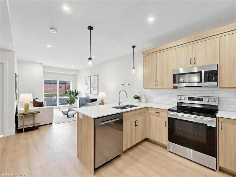 935 Twamley Street W