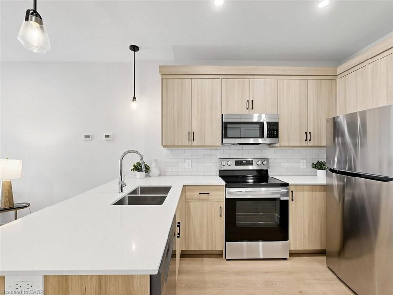 935 Twamley Street W