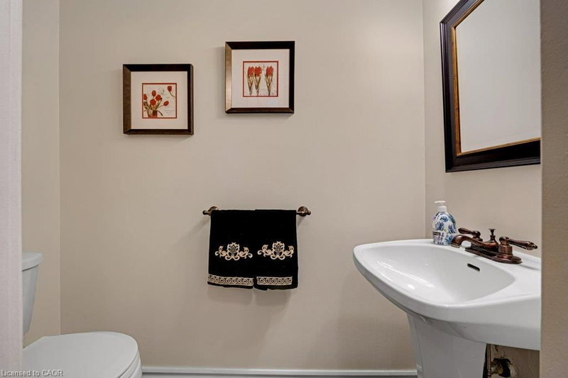220 Salisbury Avenue photo 4