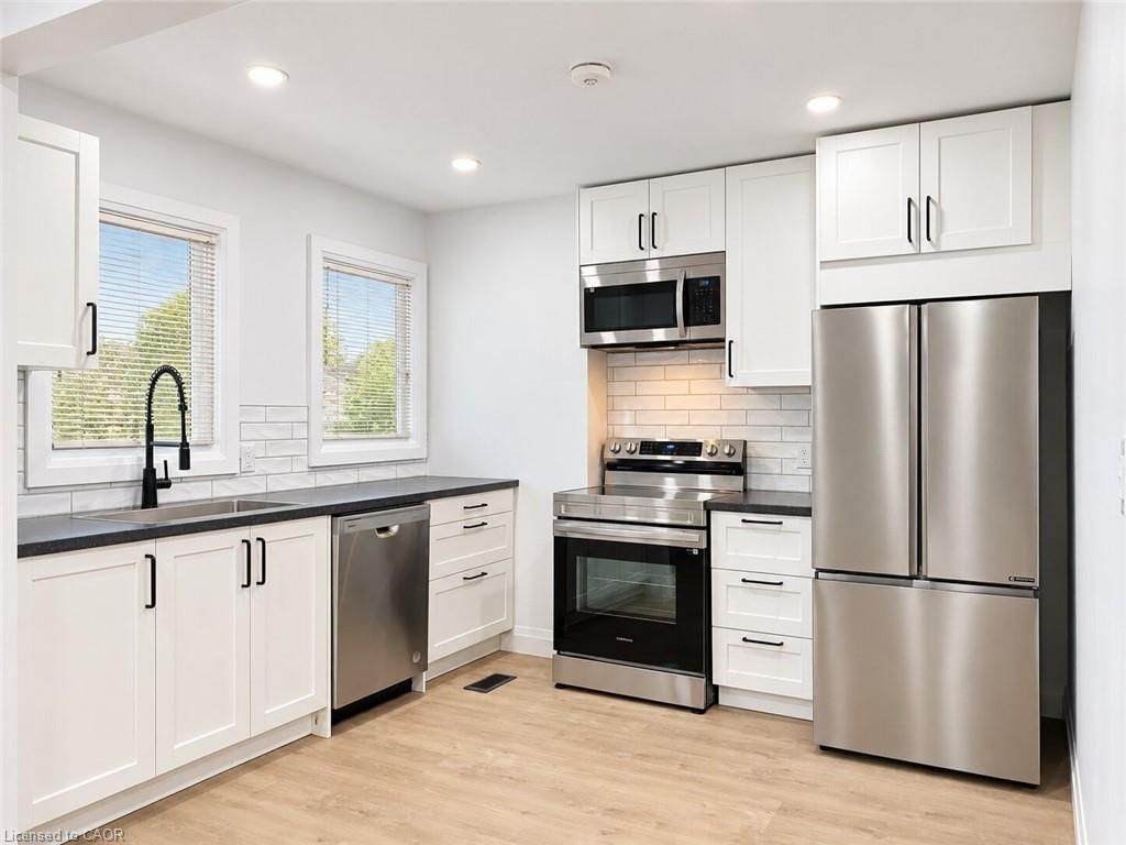 Single Family Residence for lease at Upper-24 Sandalwood Avenue, Hamilton, ON, L8T 2E3 - Huntington - MLS: 40862288