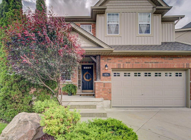 424 Sauve Crescent photo 3
