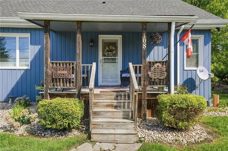 108 Sutherland Street E