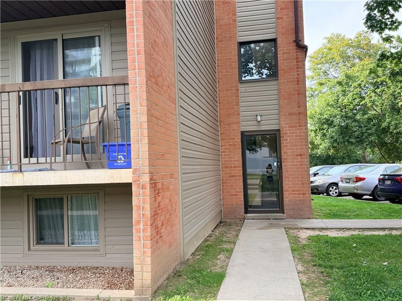 115 - 30 Hickory Street E