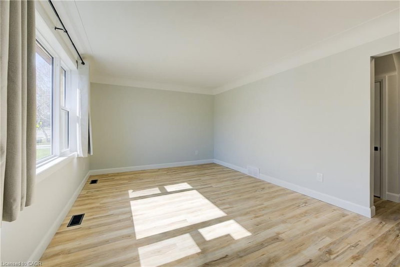 Main - 320 Highland Road E